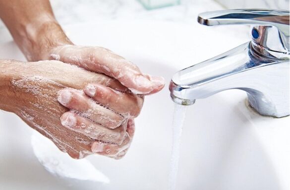 Необхідно мити руки перед приготуванням безглютенової їжі для дитини