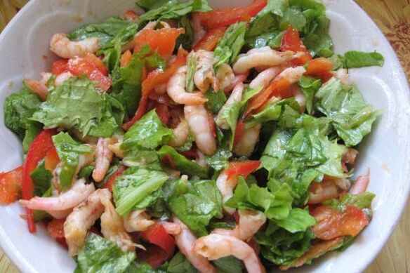 Салат з морепродуктами – корисна страва для тих, хто дотримується безглютенової дієти. 