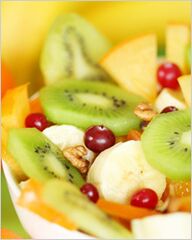 фруктово-ягідний салат в дієті для ледачих